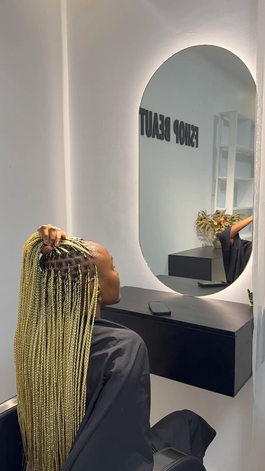 Knotless braids réalisées au salon FShop Beauty